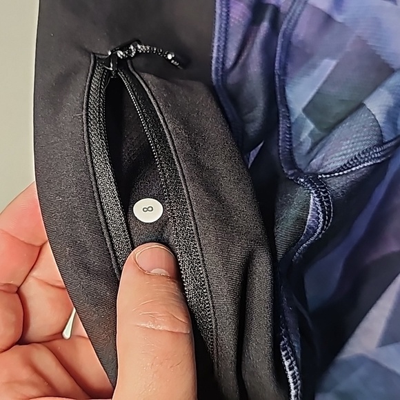 Lululemon purple and black size 8 athletic cropped leggings - Picture 8 of 8